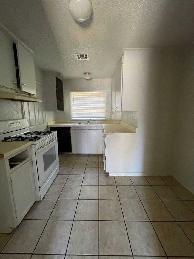 Photo - Renovated  Adorable 4bd 1bth Home