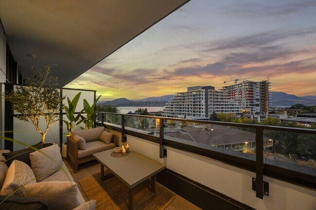 Photo - 3389 Lakeshore Rd Unit 605