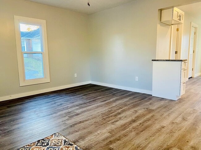 Photo - 320 W Walnut St