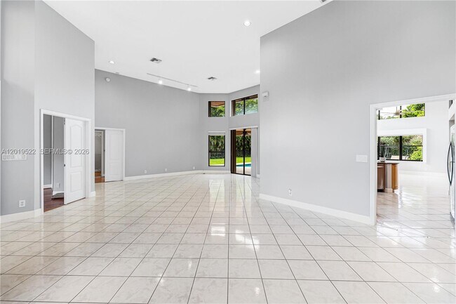 Photo - 1256 Manor Dr S