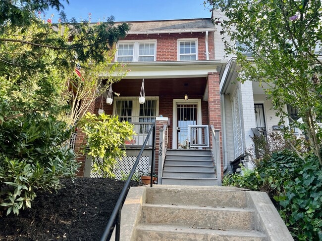 Photo - 726 Fairmont St NW