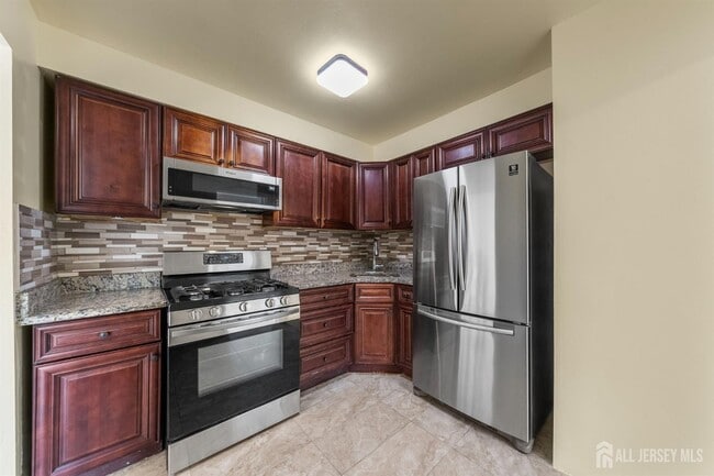 Photo - 125 College Dr