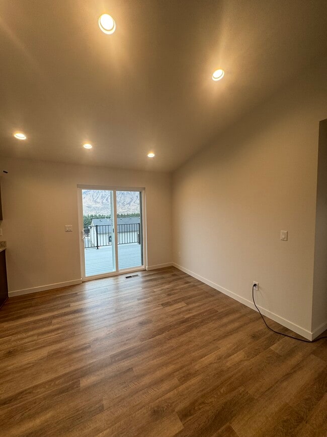 Photo - 562 S Joseph Ave