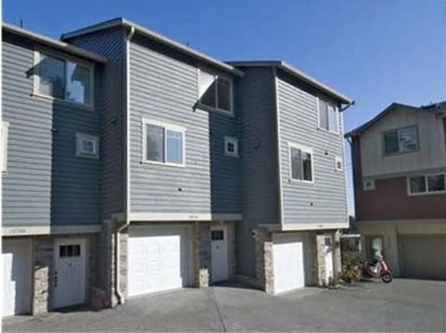 Photo - Townhouse Move-In Special – Half Month Fre...