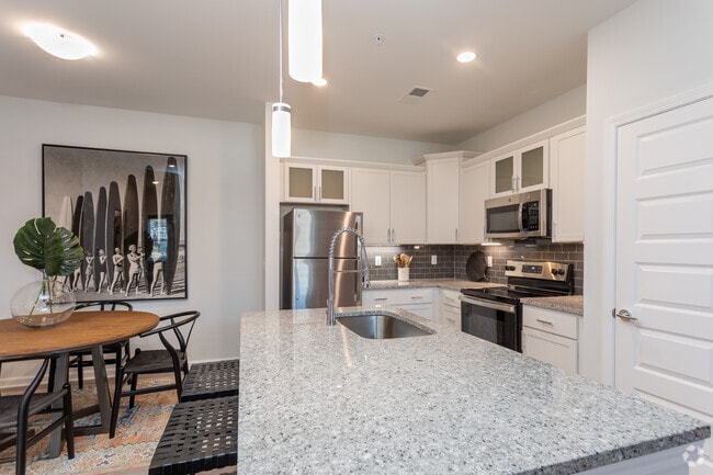 2BR, 2BA - 1114SF - Kitchen - Palisades at Surf City