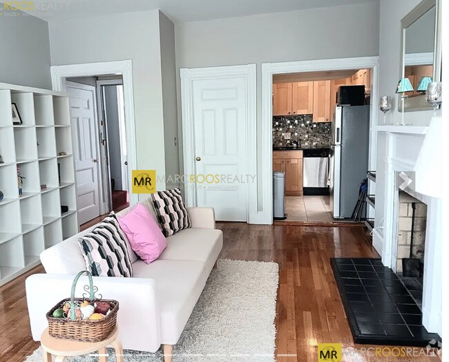 Building Photo - 869 Beacon St Unit 4 Rental