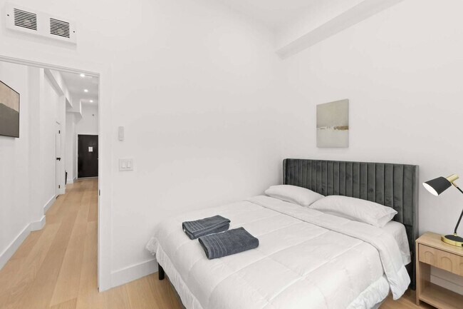 Photo - 19 St Marks Pl Unit SI ID1604410P