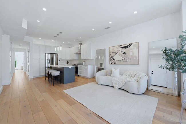 Building Photo - 2602 Palisade Ave Unit 1