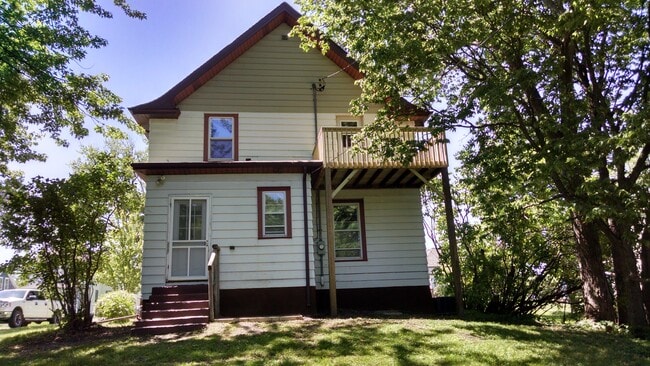 Photo - 309 Birch Ave S