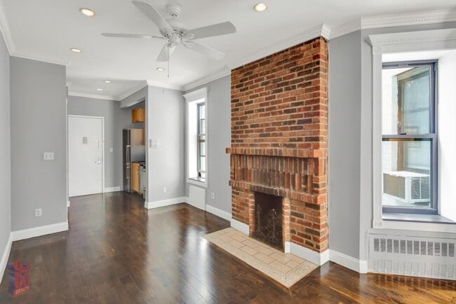 Building Photo - 209 E 25th St