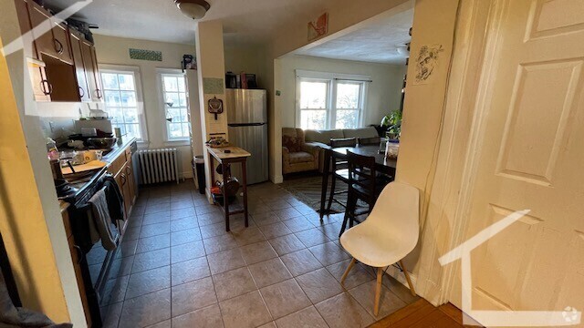 Building Photo - 11 Kinross Rd Unit 2 Rental