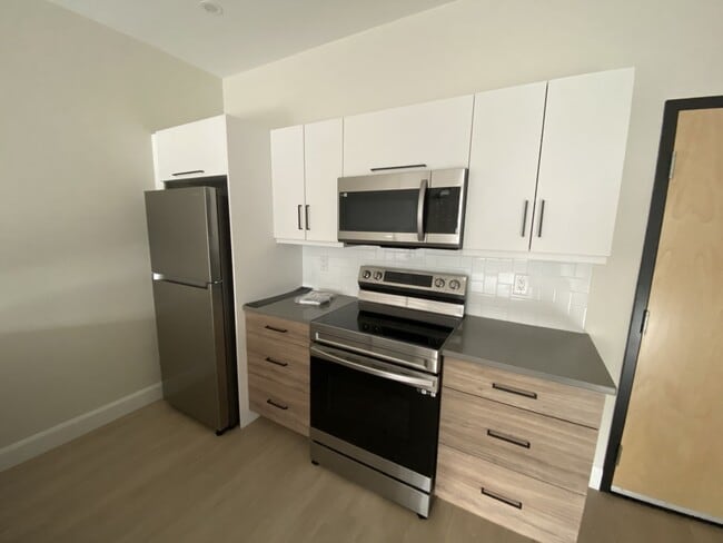 Photo - 180 Hillsborough Rd Unit 103