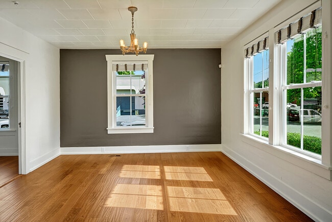 Photo - 5403 Maynard Ave S