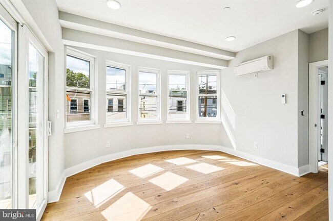 Bedroom - 2356 Gerritt St Unit 2