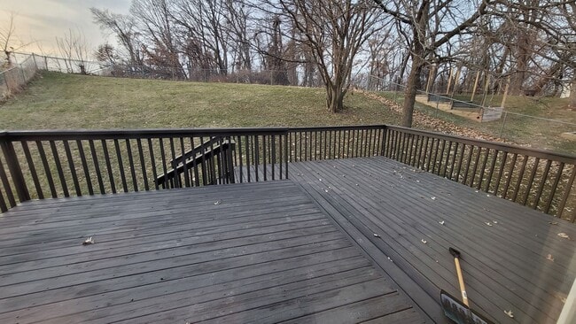 Photo - 3 Bedroom 1.5 bath, 2 stall garage Great SE location.