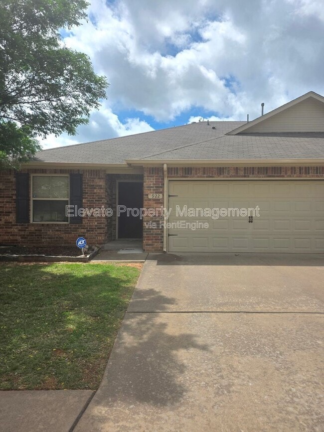 Building Photo - 922 West Prairie Wind Way