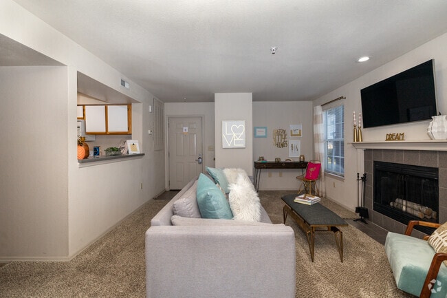 2BR, 2BA - 978SF - Family Room