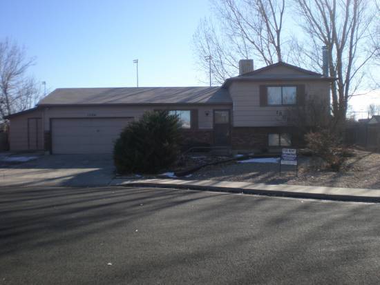 SW Loveland, 3 bed, 1 3/4 bath home - SW Loveland, 3 bed, 1 3/4 bath home