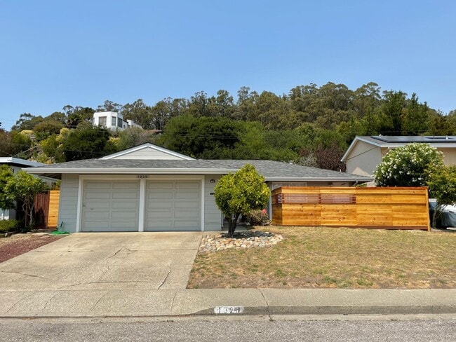 Photo - 1320 Ridgewood Dr House