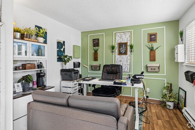 Leasing Office / Lobby