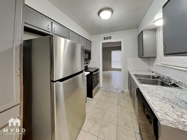 Photo - 6035 Devon Cir