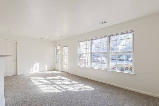 Photo - Waterford at Sterling Place Apartments