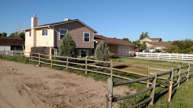 Large riding arena, barn 1 acre - 13022 W 75th Pl House