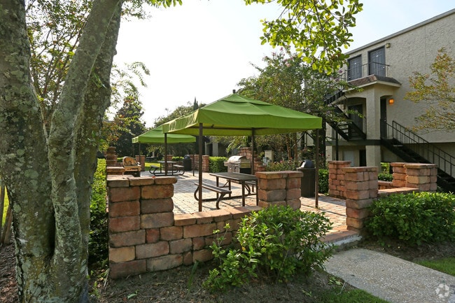 Parkway Square Apartments