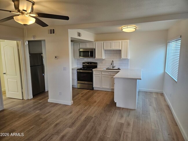 Building Photo - 1330 E Highland Ave Unit 8A