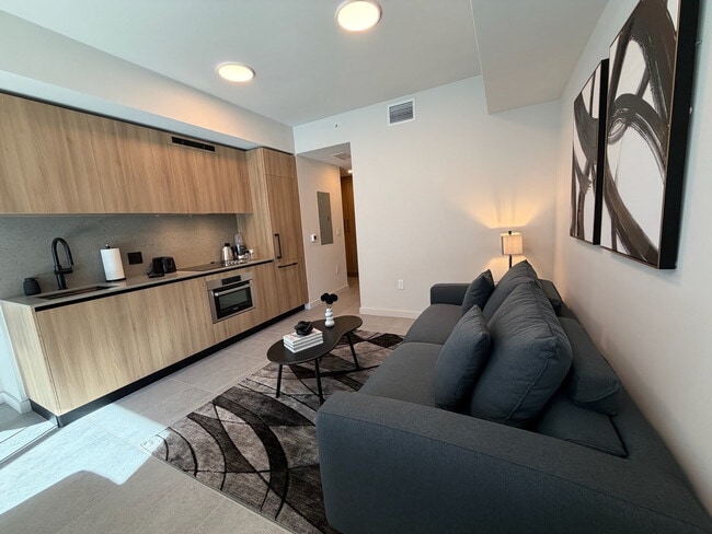 Photo - 121 NE 5th St Unidad SI FL6-ID1470511P