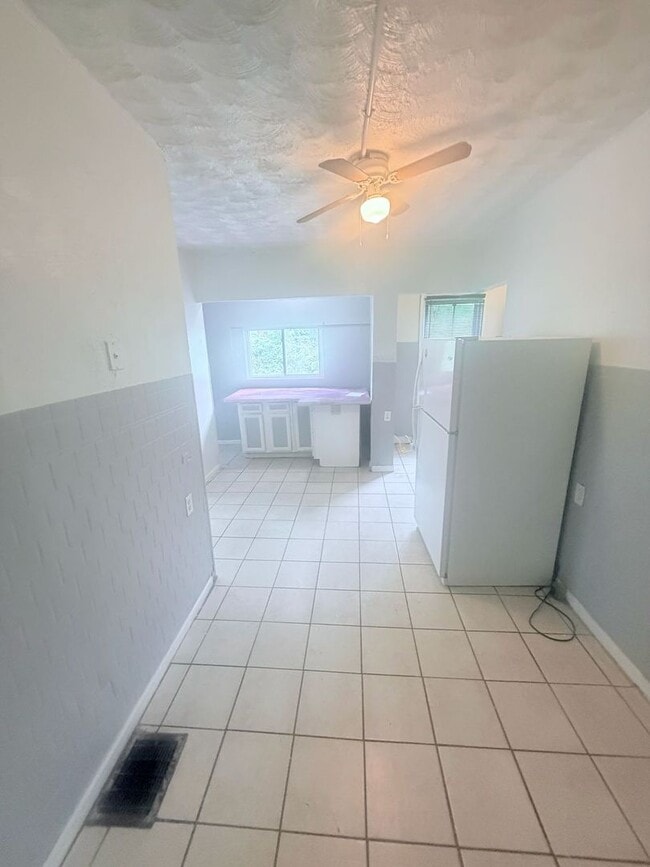 Photo - 1563 E 47th St Unidad 1 down