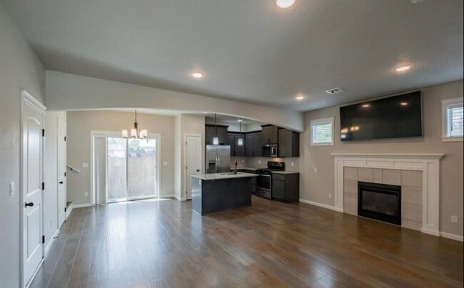 Photo - 4164 Sagecrest Dr NE