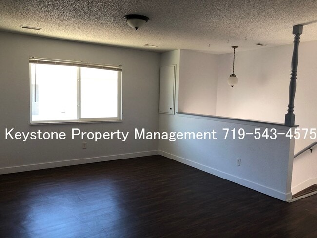 Photo - $525 OFF Move In Special! Well Maintained Apartment - Near CSUP 2 Bed/1 Bath $1050/$1050 Unidad #B