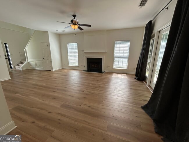 Photo - 665 Arncliffe Ct