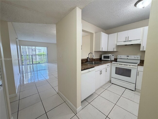 Photo - 8610 N Sherman Cir Unidad 407