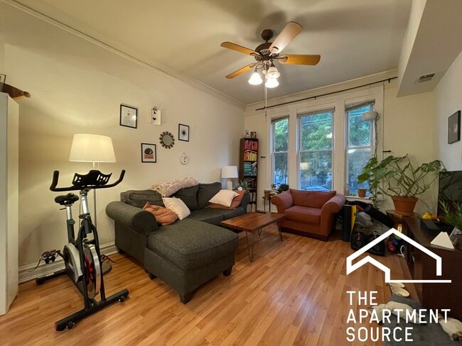 Photo - 3052 W George St