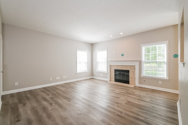 Photo - 13260 Heroic Way