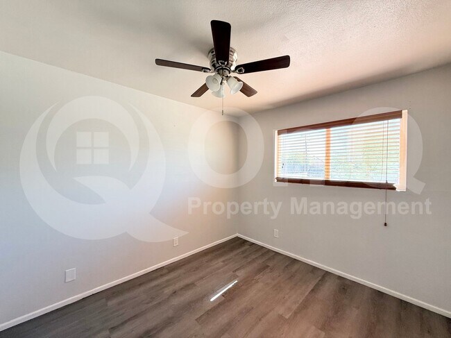 Photo - 2415 N 71st St