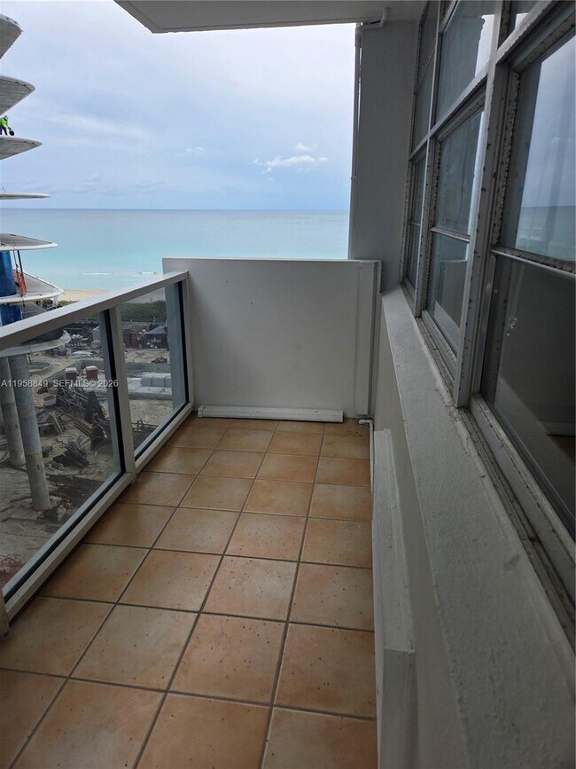 Photo - 5313 Collins Ave Unidad 911