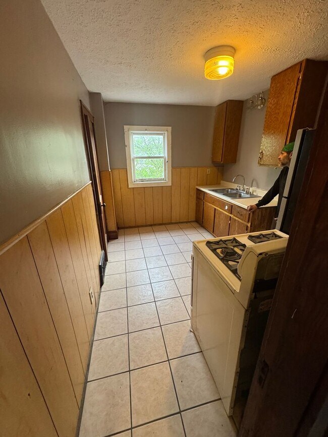 Photo - 44 E Brookside Ave Unit UP Stairs