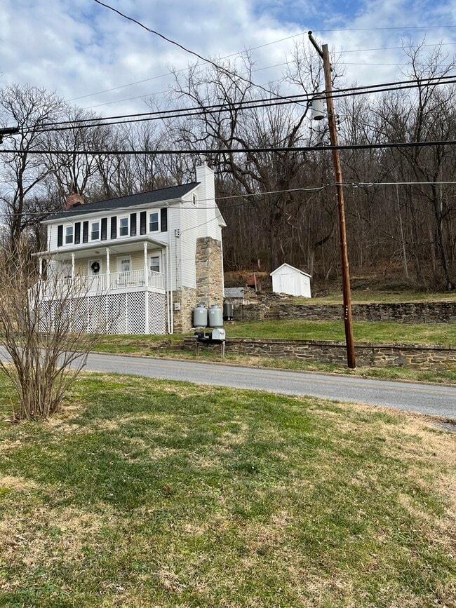 Photo - 735 Weverton Rd