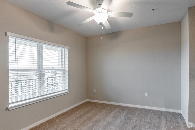 1 BR, 1 BR - 769SF