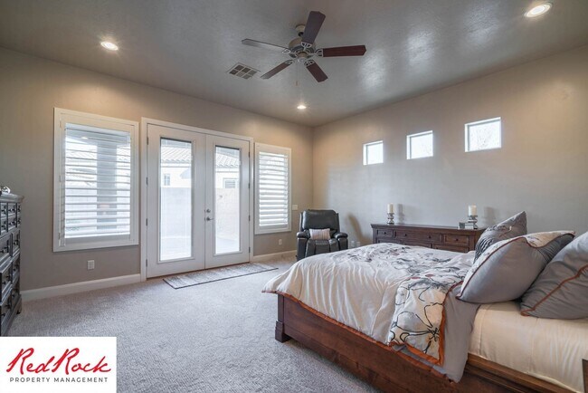 Photo - Stunning 2 Bedroom Fully Furnished Home. Community Pool & Mini Golf!
