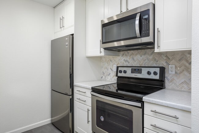 Upgraded Kitchen - New Stainless Steel Appliances - New Cabinets with soft-close drawers - 140 Reflections Dr Unit 24