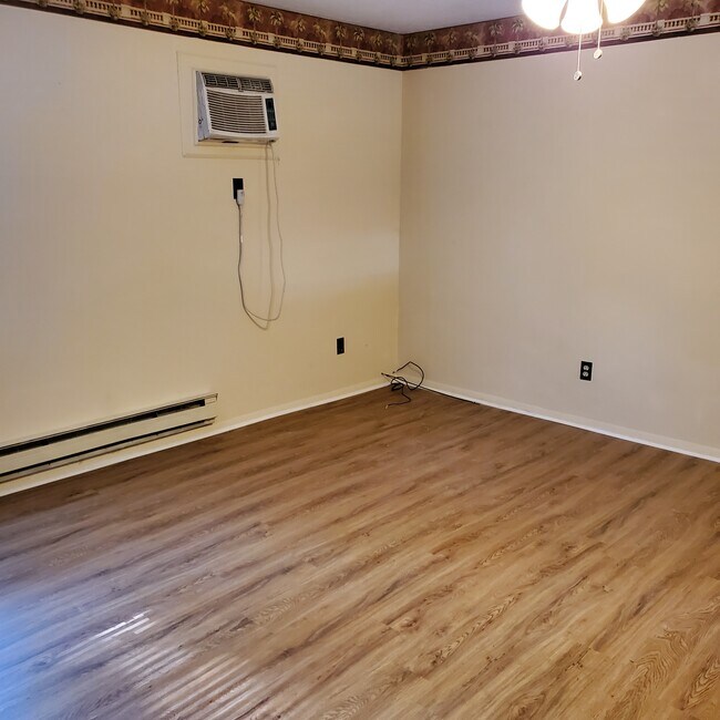 Photo - 14682 Wallace Pike