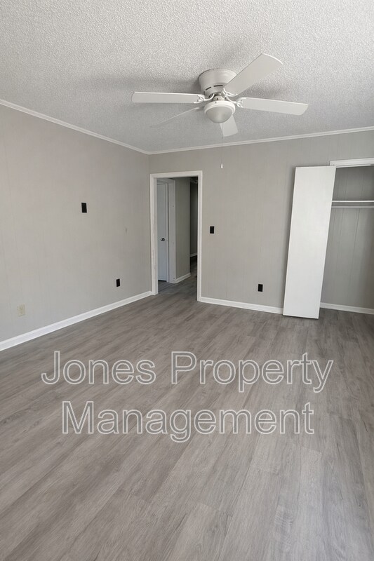 Photo - 152 Leonard Dr