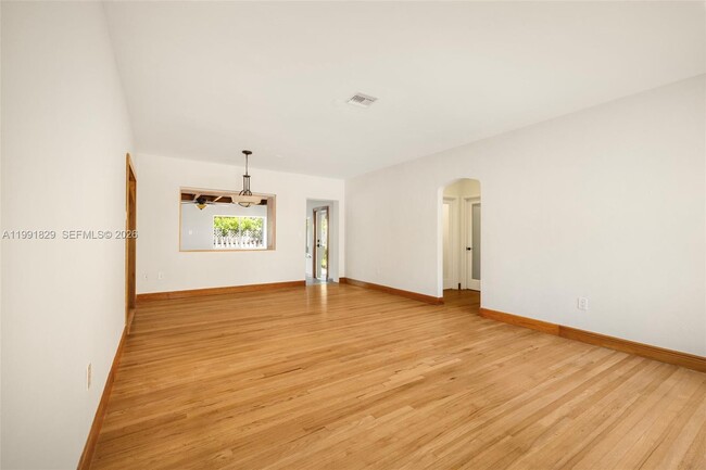 Photo - 2431 Overbrook St