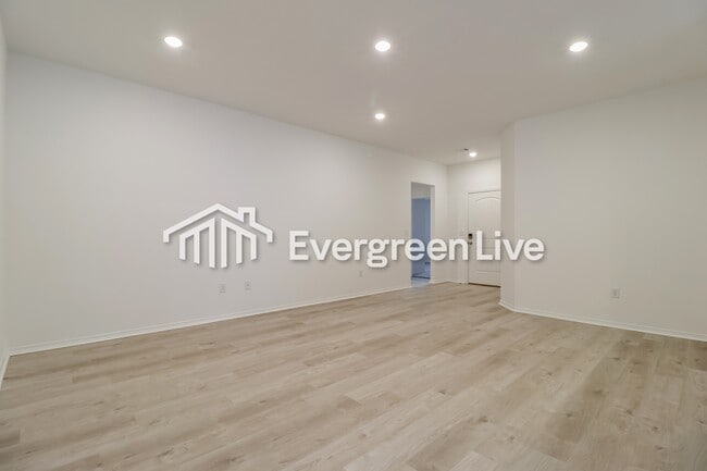 Photo - 165 Meadow Dr