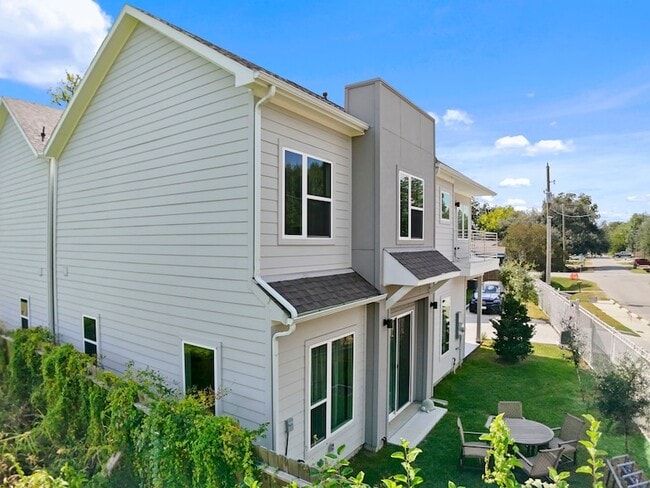 Photo - 851 Prosper St