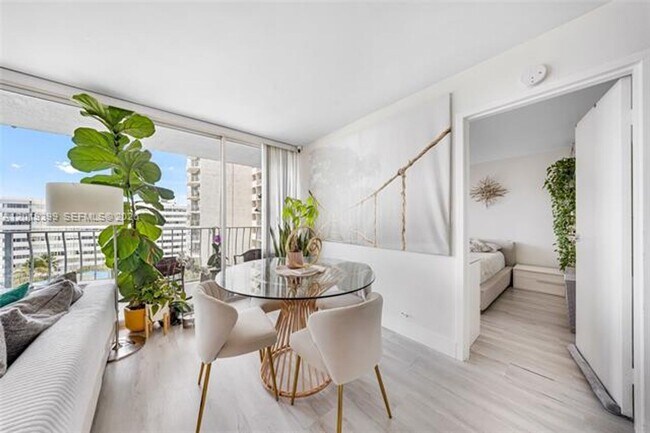 Photo - 7601 E Treasure Dr Unidad 7601 E Treasure Dr # 923